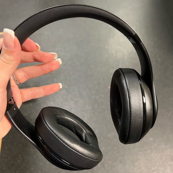 5 Best Bluetooth Headphones Under ₹2000 – Reviews & Buying Guide